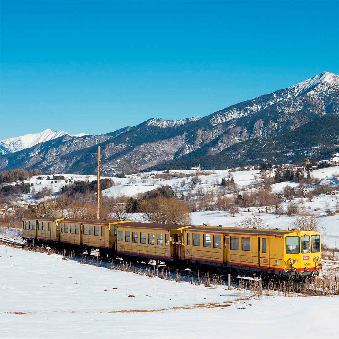 TRAIN-JAUNE-pyrénées orientales banyuls sur mer
